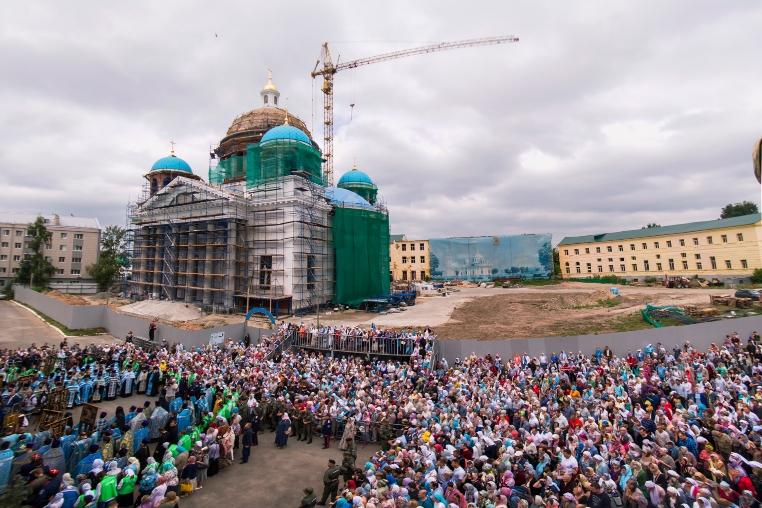 Молебное пение Пресвятой Богородице у места явления Ее образа в городе Казани