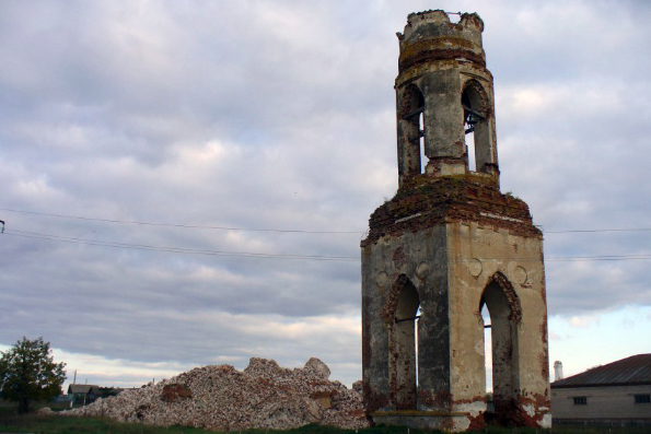 Православные верующие Алексеевского района потрудились на месте разрушенного храма в селе Русская Мараса