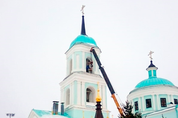 В Русском Никольском освятили новые колокола