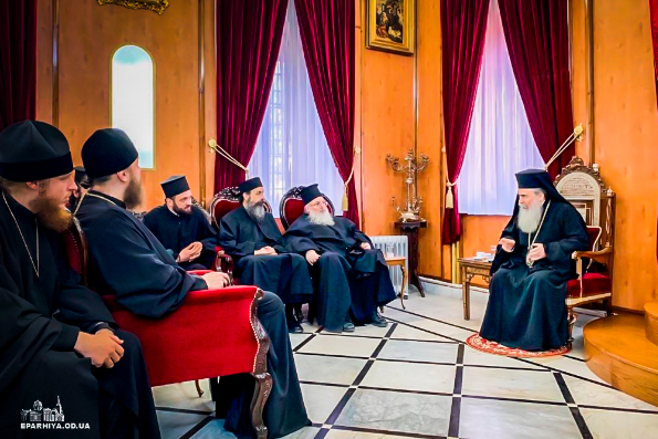 Патриарх Иерусалимский принял паломников с Украины