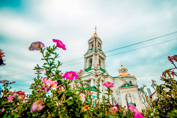Викарий Казанской епархии возглавил престольные торжества в Покровском соборе Елабуги