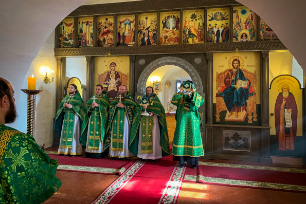 Два храма Свияжского Успенского мужского монастыря отметили престольные праздники