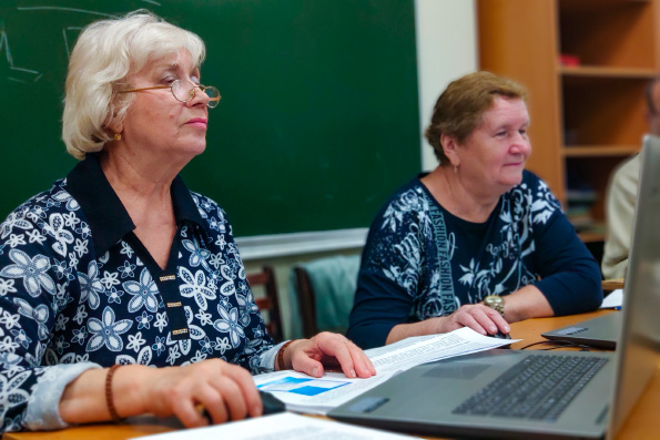 В казанском храме Серафима Саровского функционируют курсы компьютерной грамотности для пенсионеров