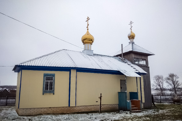 На храм в селе Новые Шигали установили новые купола