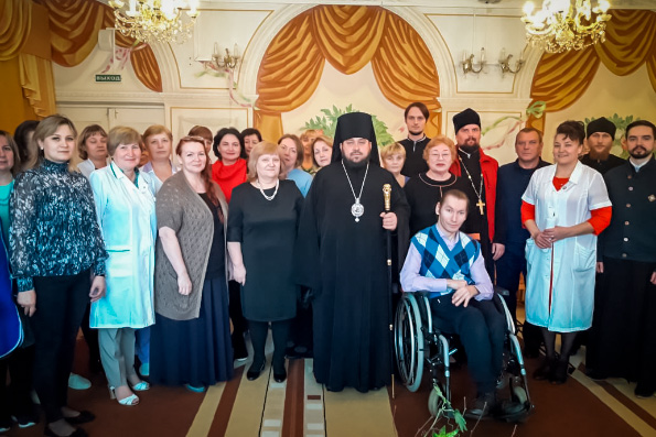 Епископ Игнатий посетил нижнекамский реабилитационный центр «Надежда»