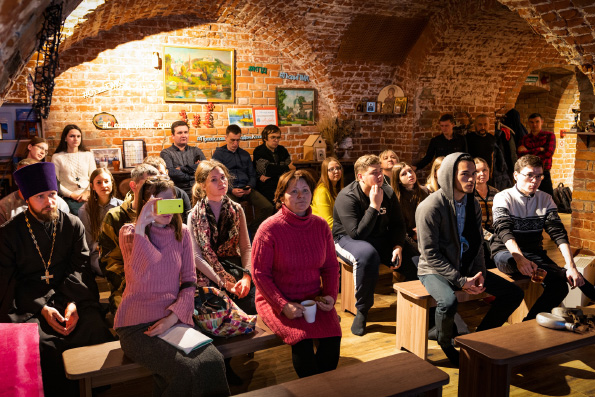 В Казани участники региональных Рождественских чтений обсудили новые формы приходской работы с молодежью