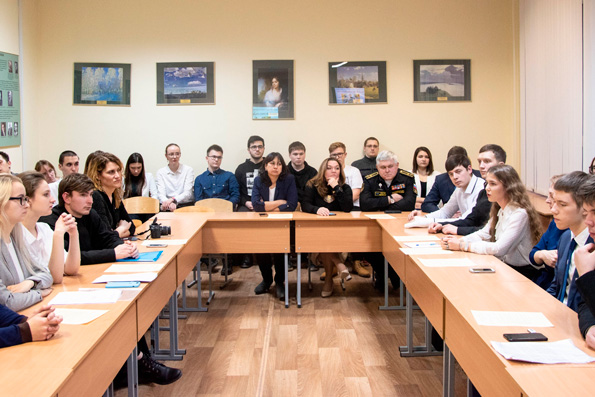 Преподаватели и студенты Казанской духовной семинарии посетили круглый стол, посвященный Дню Героев Отечества
