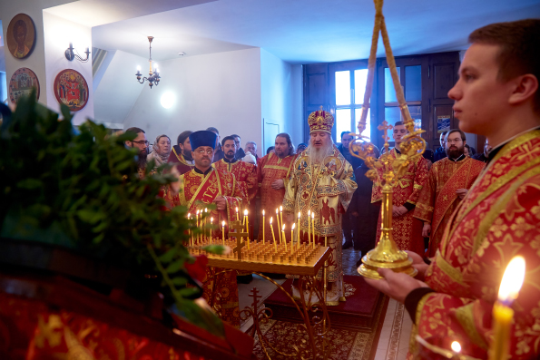 Митрополит Феофан возглавил престольный праздник в казанском храме в честь Новомучеников и исповедников Церкви Русской