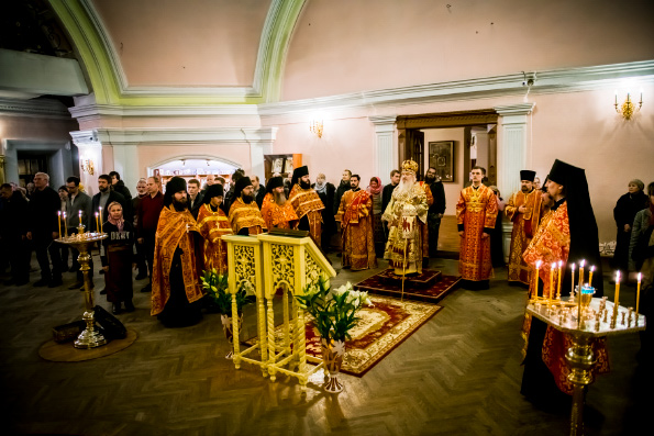 В канун Недели 37-й по Пятидесятнице митрополит Феофан совершил всенощное бдение в Казанско-Богородицком монастыре