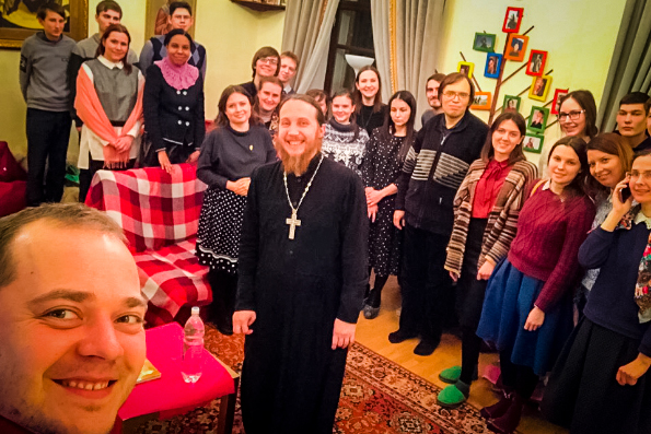 В казанском молодежном пространстве «Азбука» начался новый сезон встреч со священниками