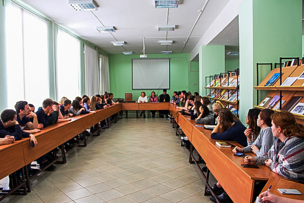 Благочинный Тетюшского округа принял участие в круглом столе «Семья — ключ к счастью»