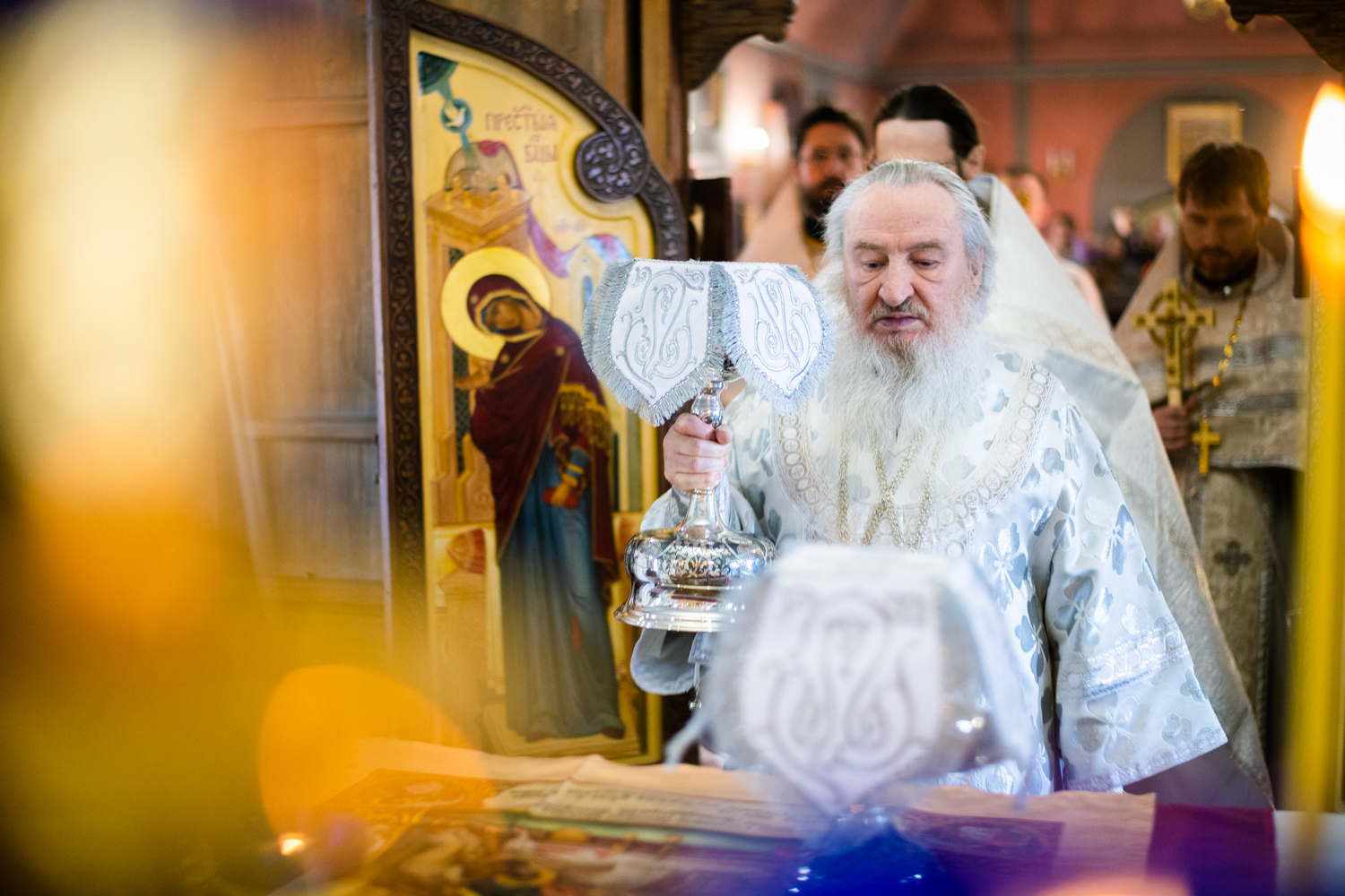 В Лазареву субботу митрополит Феофан совершил Литургию в Введенском монастыре Казани