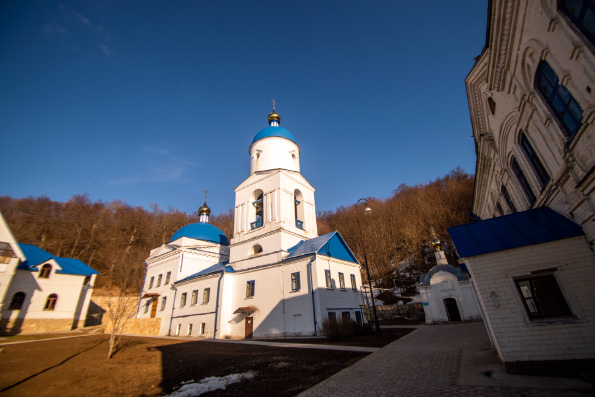 Активисты движения «Казанские православные добровольцы» оказали трудовую помощь Макарьевскому монастырю