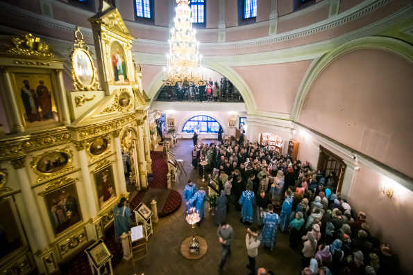 В канун праздника Благовещения митрополит Феофан совершил всенощное бдение в Богородицком монастыре Казани