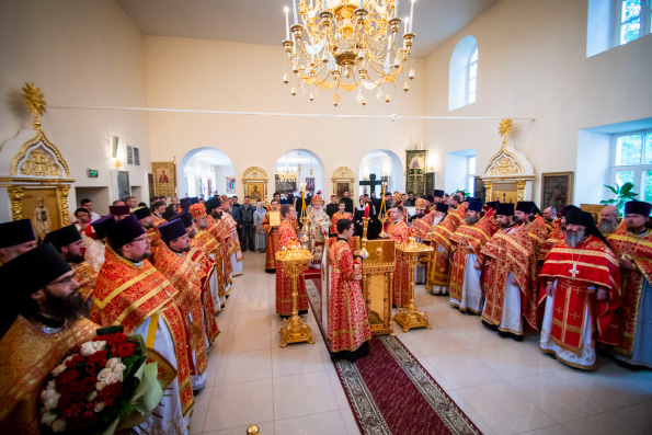 В день своего рождения митрополит Феофан совершил Литургию в домовом храме Казанского епархиального управления