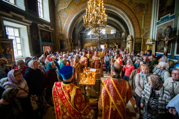 В Никольском соборе Казани прошли престольные торжества