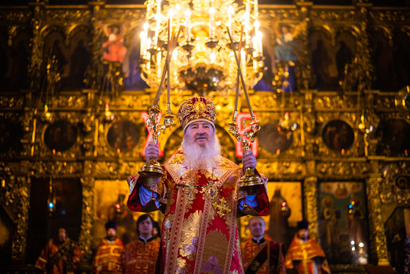 В Неделю 6-ю по Пасхе митрополит Феофан совершил Литургию в Петропавловском соборе Казани