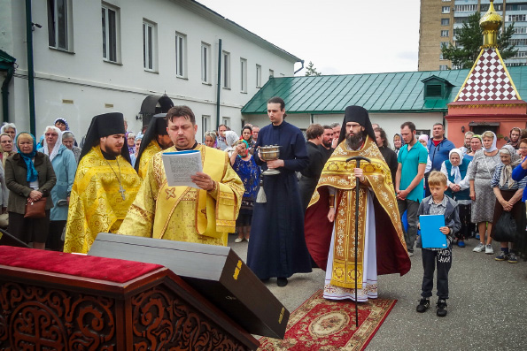 Престольный праздник надвратного Владимирского храма отметили в Кизическом монастыре 