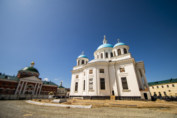 В Казанско-Богородицком монастыре проводится благоустройство территории, прилегающей к воссоздаваемому собору
