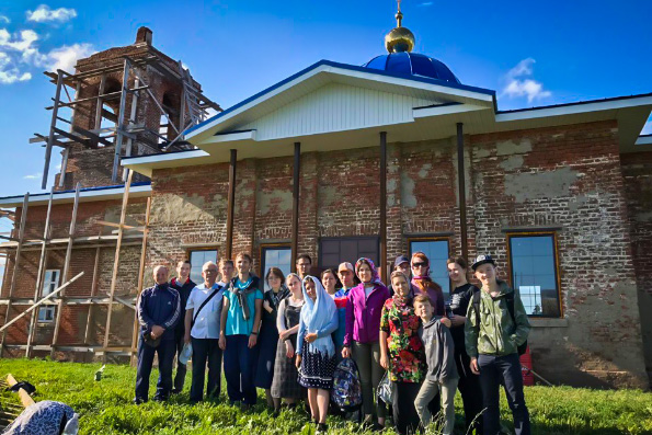 Православная молодежь приняла участие в восстановлении храма села Клянчино