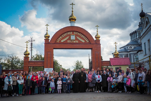 Воспитанники казанской воскресной школы «Лествица» посетили Семиозерный монастырь