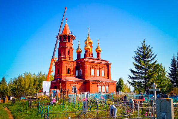 На восстанавливающийся храм в селе Князево установили последний купол