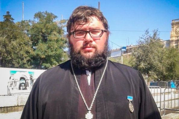 Священник в Волгоградской области спас из огня пожилого инвалида