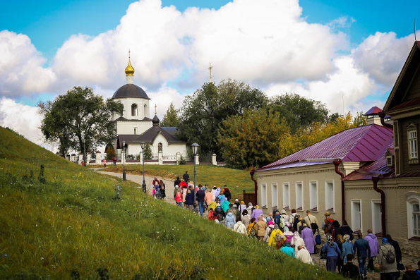 Учащиеся воскресной школы Никольского собора Казани поклонились святыням Свияжска