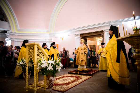 В канун Недели 13-й по Пятидесятнице митрополит Феофан возглавил всенощное бдение в Казанско-Богородицком монастыре