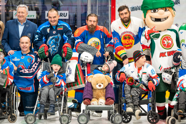 Священник Казанской епархии принял участие в благотворительном матче «Хоккей каждому»