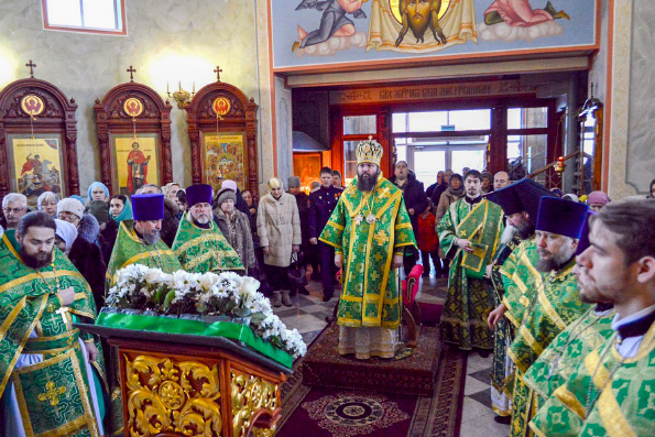 Епископ Иннокентий возглавил престольные торжества в набережночелнинском храме преподобного Серафима Саровского