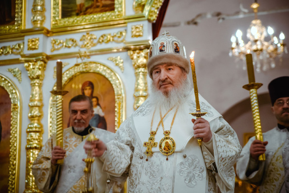 В канун праздника Крещения Господня митрополит Феофан совершил всенощное бдение в Богоявленском соборе Казани