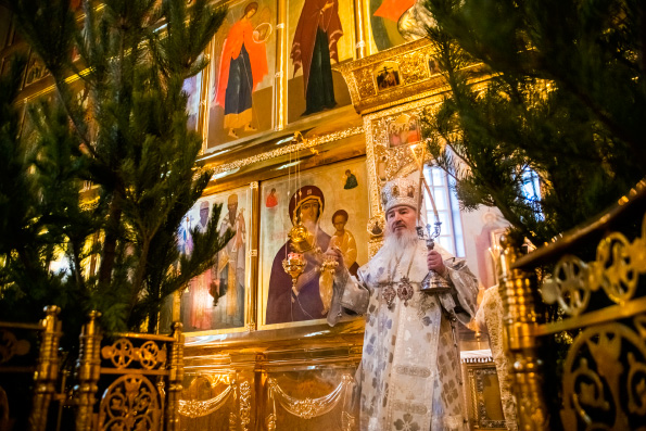 В Рождественский сочельник митрополит Феофан совершил Литургию в Зилантовом монастыре Казани