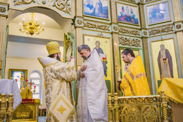 Епископ Елабужский Иннокентий совершил священническую хиротонию
