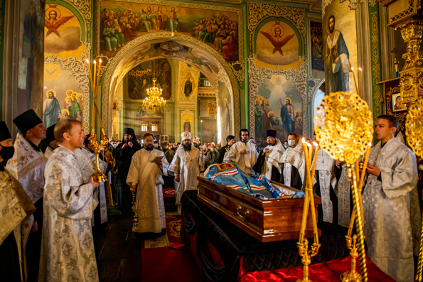 В Благовещенском соборе Казани совершена панихида по новопреставленному митрополиту Феофану