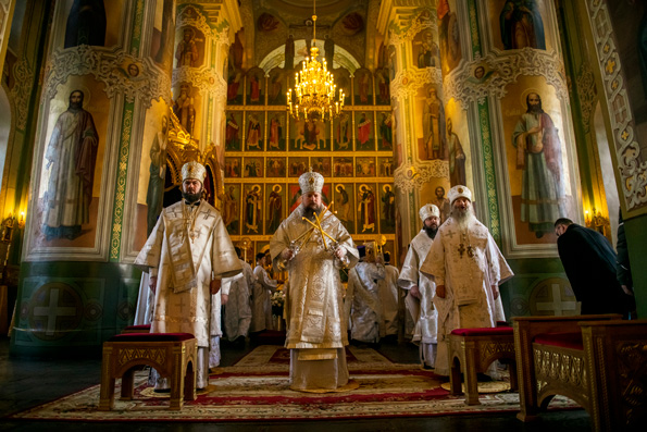 В Неделю 24-ю по Пятидесятнице управляющий делами Московской Патриархии совершил Литургию в Благовещенском соборе Казани