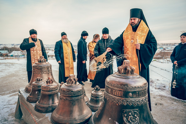 Епископ Мефодий освятил колокола для строящегося храма в селе Савалеево