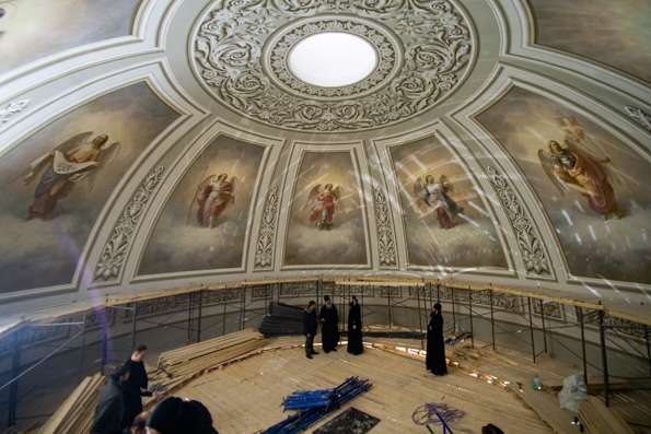 О тонком искусстве и технических нюансах работы по росписи стен Казанского собора