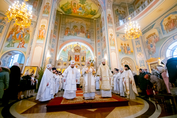Глава Татарстанской митрополии совершил Божественную литургию в кафедральном соборе Альметьевской епархии