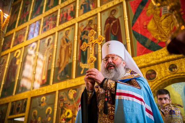 По прибытии в Татарстан митрополит Казанский Кирилл совершил первое богослужение в Благовещенском соборе столицы