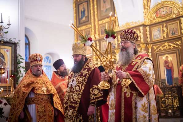 Митрополит Кирилл возглавил престольный праздник в казанском храме великомученицы Варвары