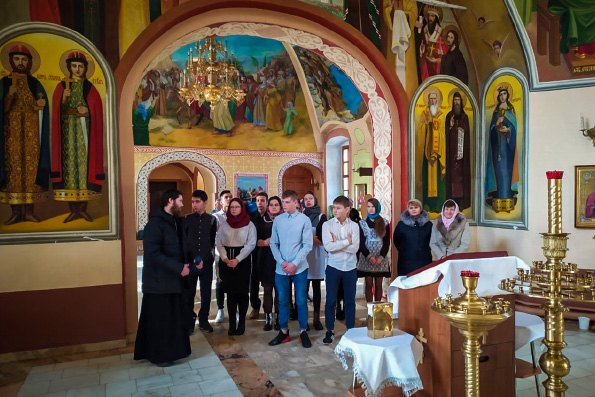 В селе Русское Никольское прошло мероприятие для учащихся старших классов, приуроченное ко Дню православной молодежи