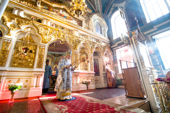 В праздник Сретения Господня митрополит Феофан совершил Литургию в Никольском соборе Казани