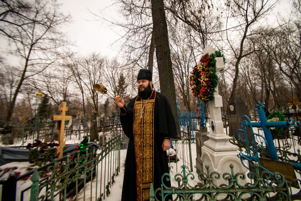 На могиле последней настоятельницы Казанско-Богородицкого монастыря прошло заупокойное богослужение