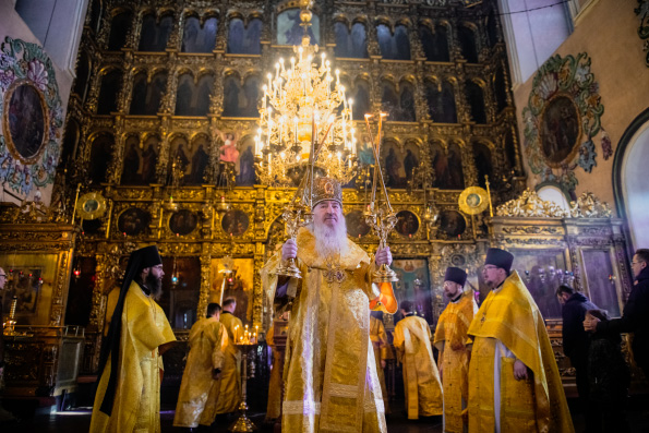 В Прощеное воскресенье митрополит Феофан совершил Литургию в Петропавловском соборе Казани