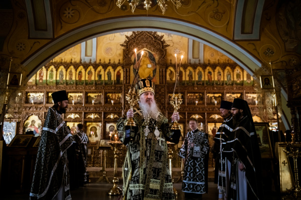 В среду первой седмицы Великого поста митрополит Феофан совершил Литургию Преждеосвящённых Даров в Зилантовом монастыре