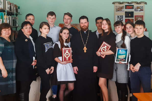 Приход святителя Николая Чудотворца села Русское Никольское организовал просветительское мероприятие для школьников
