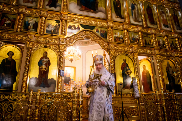 В Лазареву субботу митрополит Феофан совершил Литургию в храме священномученика Кирилла Казанского
