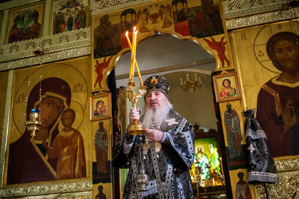 В Великую Среду митрополит Феофан совершил Литургию Преждеосвященных Даров в Иоанно-Предтеченском монастыре
