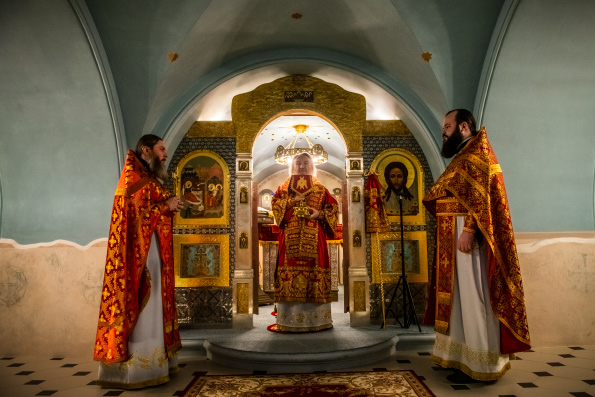 В Неделю жен-мироносиц митрополит Феофан совершил Литургию в Пещерном храме Богородицкого монастыря
